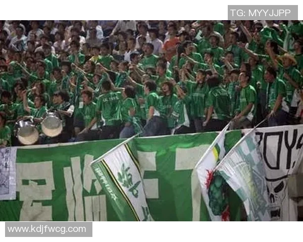 中国球迷组织成最大助威团，场面震撼